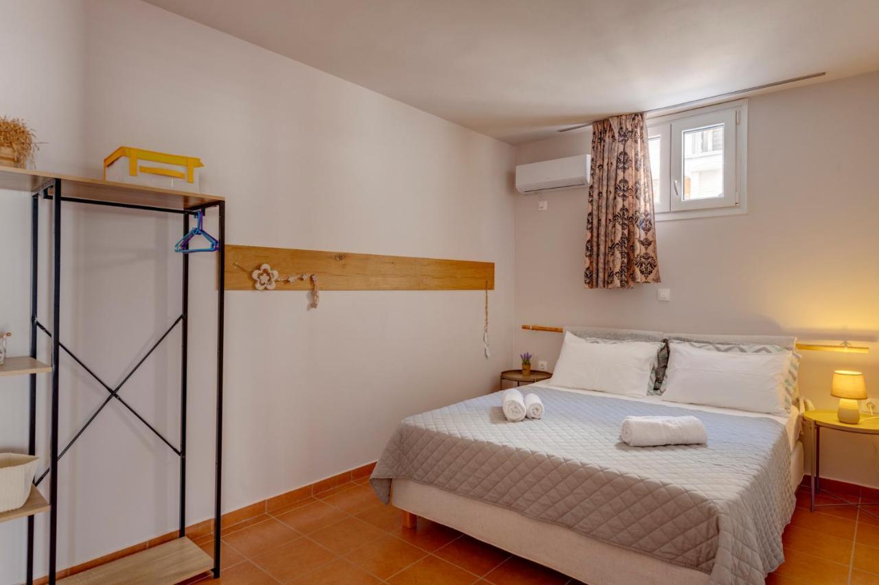 Fabbrica Bnb Vári Buitenkant foto